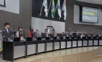 Câmara e (TRE) dão posse aos vereadores mirins em Campo Mourão