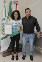 Macedo homenageia atleta pela conquista do primeiro lugar em Brasília