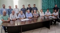 Parlamentares assinam contratos para revitalização no aeroporto e asfalto no Pio XII