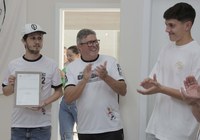 Paulo Pilatte entrega homenagem ao arqueiro do Clube Corinthians Paulista Arthur Borghi