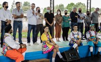Vereadores participam da inauguração da pavimentação da Vila Guarujá